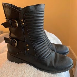 Black Boots with Ribbing Detail; Size 9
